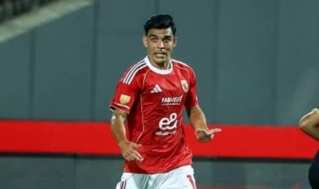 أشرف بن شرقى لاعب الأهلى