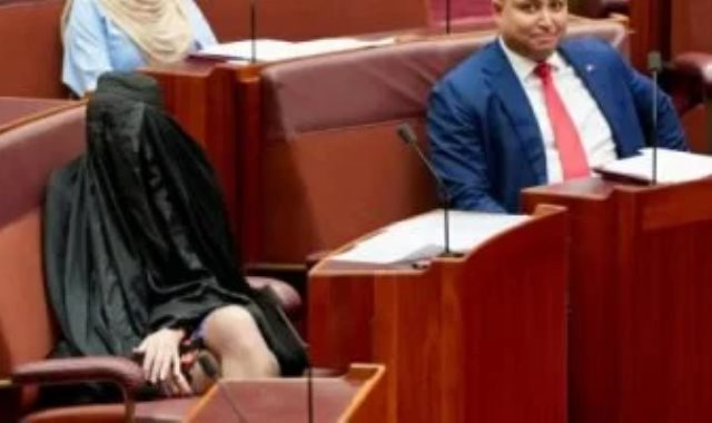 السيناتور اليمينية المتطرفة بولين هانسون