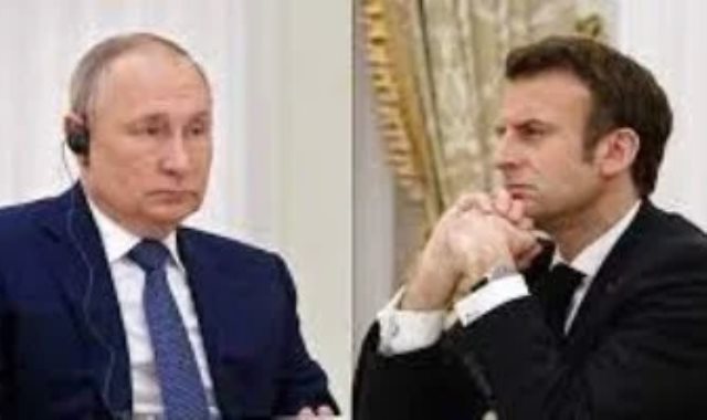 الرئيس الروسي بوتين ونظيره الفرنسي ماكرون