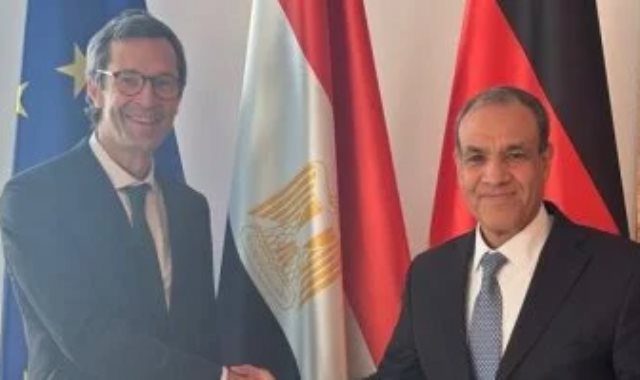 وزير الخارجية يلتقي مستشار الامن القومى بالمستشارية الألمانية