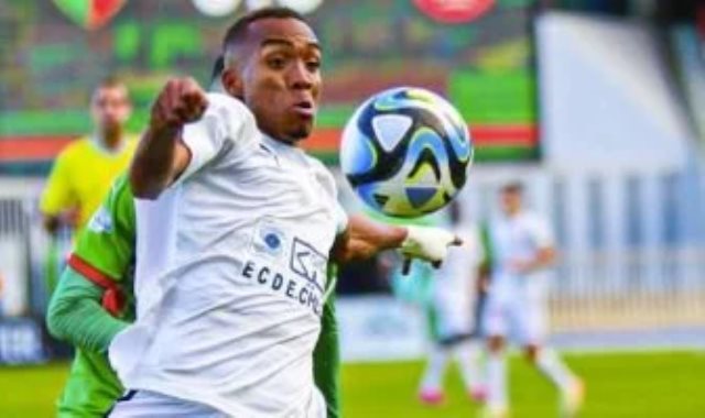 المدافع الجزائري أشرف عبادة