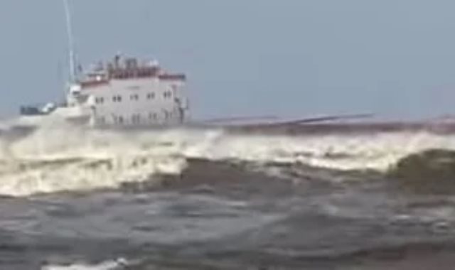 جنوح السفينة «FENER» على شاطئ بورسعيد