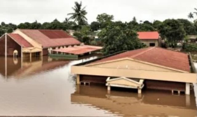 فيضانات جنوب أفريقيا