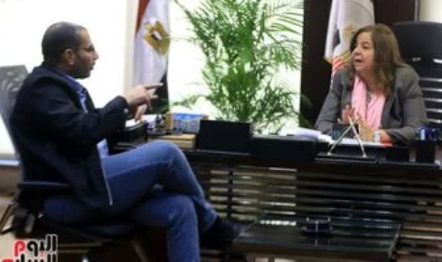 مى عبد الحميد رئيس صندوق الاسكان الاجتماعى مع الزميل احمد حسن