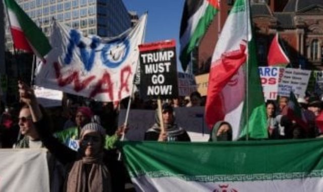 احتجاجات ضد الهجوم على ايران