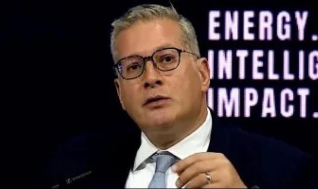 المهندس محمود عصمت وزير الكهرباء وزير البترول