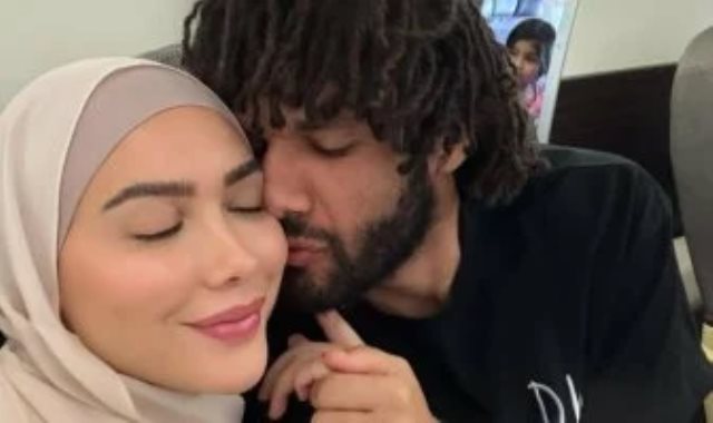 محمد النني وزوجته المغربية