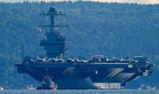 حاملة طائرات أمريكية