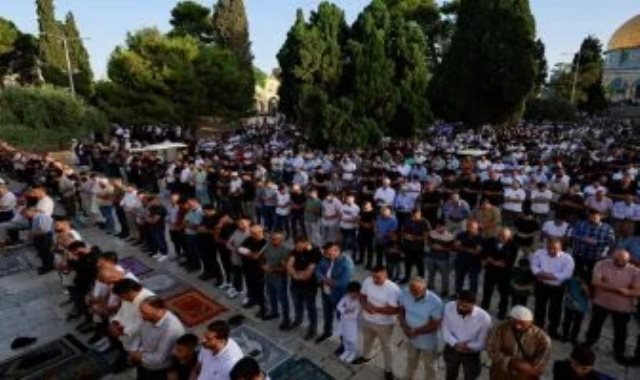 الصلاة فى ساحات المسجد الأقصى