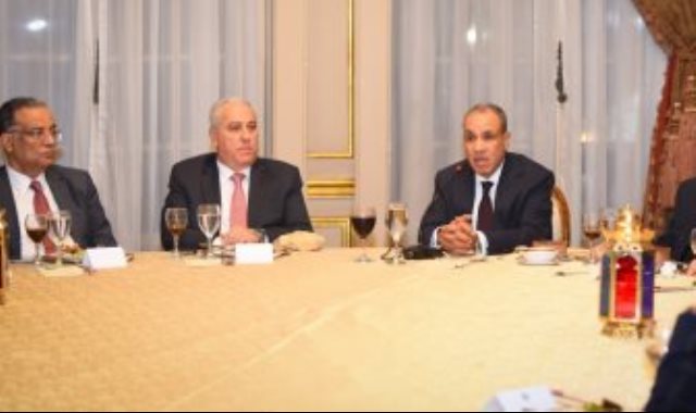 أكاديميون بارزون في إفطار وزير الخارجية