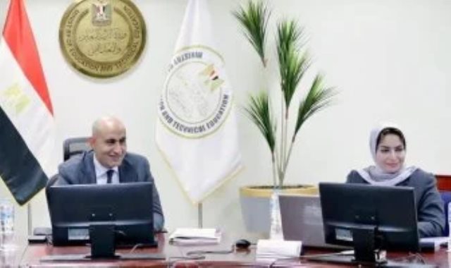 وزير التربية والتعليم ود فاتن عزازى مدير المعاهد القومية