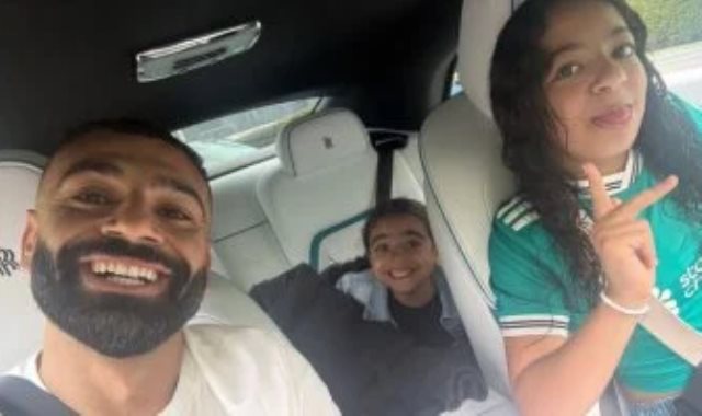محمد صلاح مع ابنتيه مكة وكيان