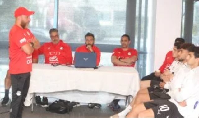 وائل رياض مع لاعبي والمنتخب