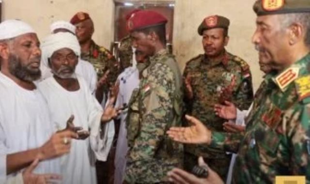 القيادة السودانية مع طوائف الشعب