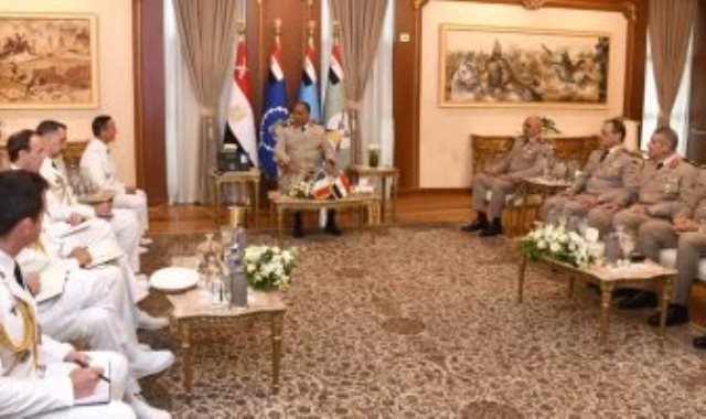 وزير الدفاع و رئيس الأركان يلتقيان رئيس هيئة الأركان العامة للجيوش الفرنسية