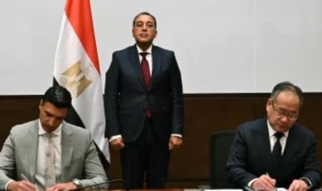 توقيع مذكرة تفاهم بين وزارة الصناعة ومجموعة «لينج لونج» الصينية بحضور رئيس الوزراء