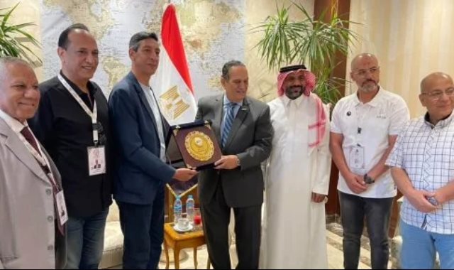 رئيس الأوكسا يحضر فعاليات البطولة العربية لألعاب القوى