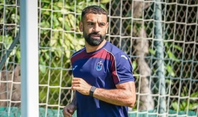 محمد صلاح يشارك في تدريبات طرابزون سبور