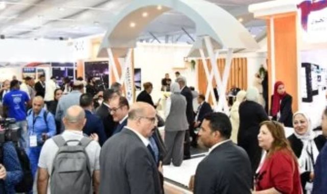 إقبال مكثف وعروض جوية مبهرة بمعرض العلمين الدولى للطيران
