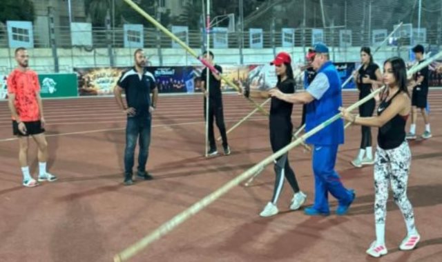 الروسي تشيرنوباي يقود تدريبات أبطال الزانة