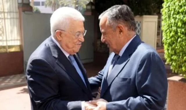نبيل فهمى يستقبل الرئيس الفلسطيني بمقر الجامعة العربية