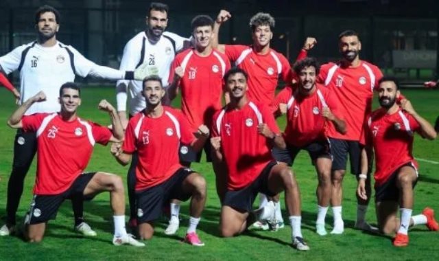 لاعبو المنتخب خلال التدريبات