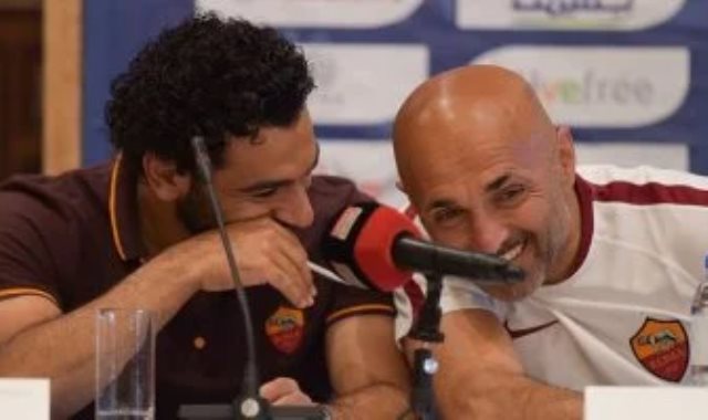 لوتشيانو سباليتي المدير الفني لفريق يوفنتوس مع محمد صلاح