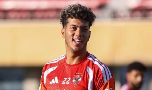 إمام عاشور لاعب الأهلى