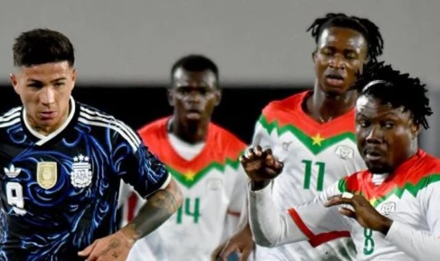 جانب من مباراة بوركينا فاسو والأرجنتين