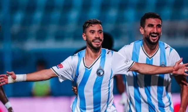 لاعبو بيراميدز خلال الاحتفال بأحد الأهداف