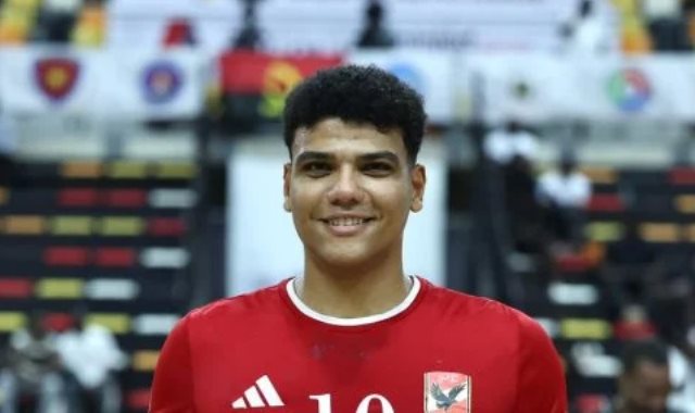 محمد عماد أوكا لاعب فريق رجال كرة اليد بالنادى الأهلى