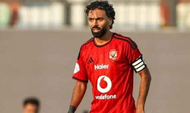 حسين الشحات لاعب فريق الأهلى