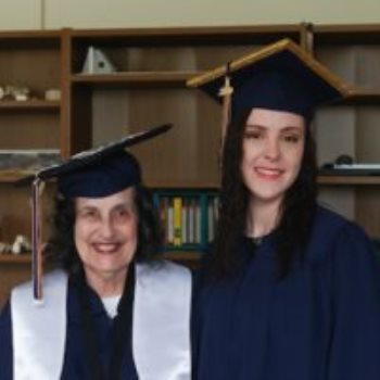 بات أورموند وحفيدتها