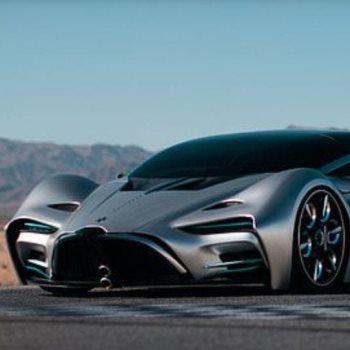 سيارة تعمل بالطاقة الشمسية