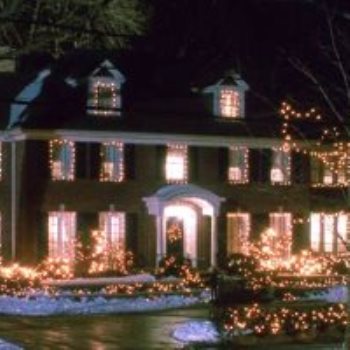 مشهد من فيلم" Home Alone"