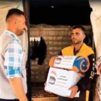 مصر توزع مساعدات إنسانية للعائلات النازحة بقطاع غزة