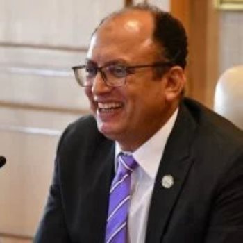 الدكتور السيد قنديل رئيس جامعة حلوان