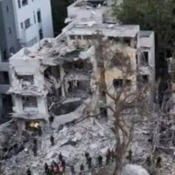 آثار دمار الحرب في قلب إسرائيل