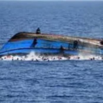 غرق قارب