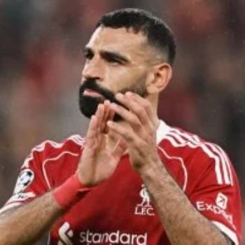 محمد صلاح يقدم التحية لجماهير الريدز