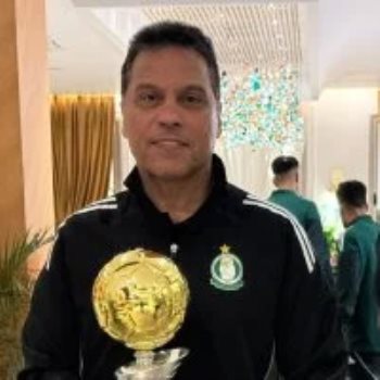 حسام البدرى المدير الفني لنادي أهلي طرابلس