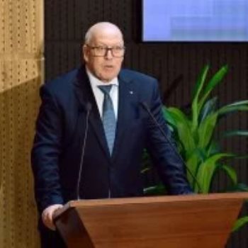 يحيى بشير وزير الصناعة الجزائرى