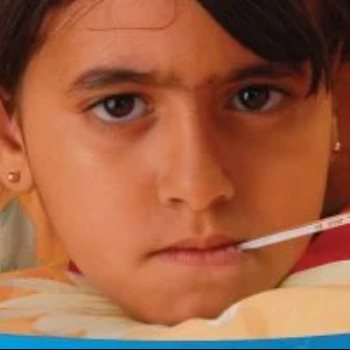 طفلة مريضة بالانفلونزا