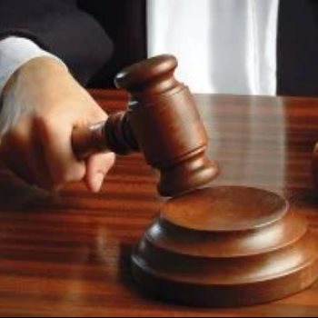 السجن 3 سنوات للمتهم بالتعدى بمقص على معلم