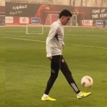 أشرف بن شرقي لاعب الأهلي