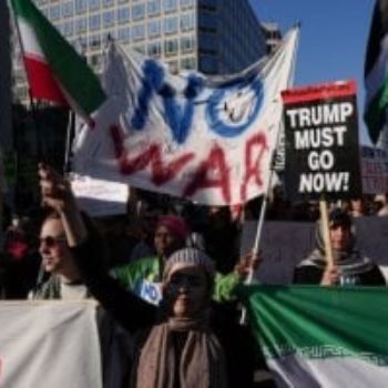 احتجاجات ضد الهجوم على ايران