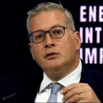 المهندس محمود عصمت وزير الكهرباء وزير البترول