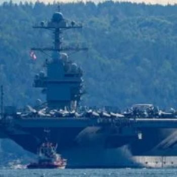 حاملة طائرات أمريكية