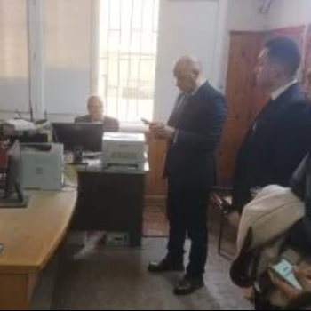 جانب من زيارة وزير العمل المفاجئة