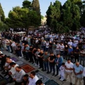 الصلاة فى ساحات المسجد الأقصى